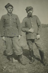 Polscy jeńcy wojenni. Jan Szyłak z lewej strony.
