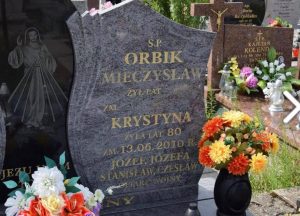 Symboliczne miejsce pochówku Józefa i Józefy Orbików oraz ich synów Stanisława i Czesława na cmentarzu w Bargłowie.