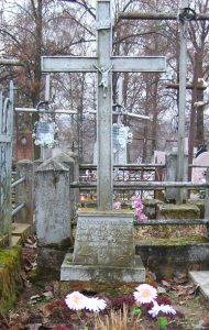 Jeden z synów Lubowickich, Michał, pochowany jest na cmentarzu w Adamowiczach.