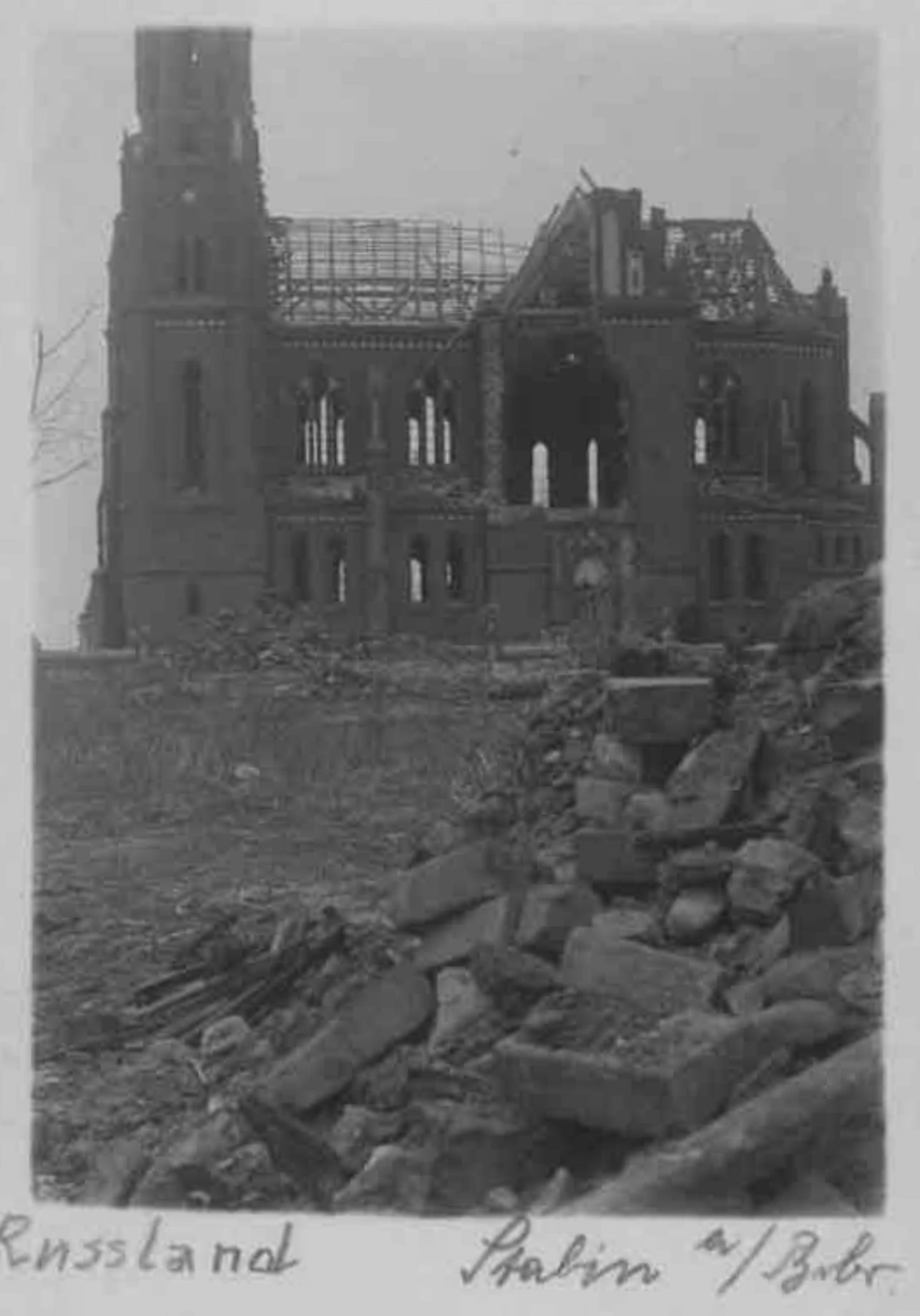 Zniszczenia kościoła w Sztabinie odniesione podczas I Wojny Światowej. Rok 1915.