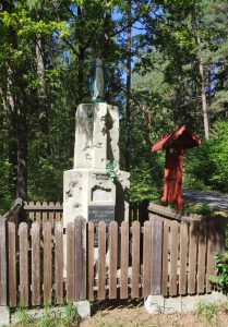 Kapliczka w lesie Łubianka