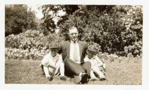 Charles Jerome z synami Charliem i Johnem - około 1935