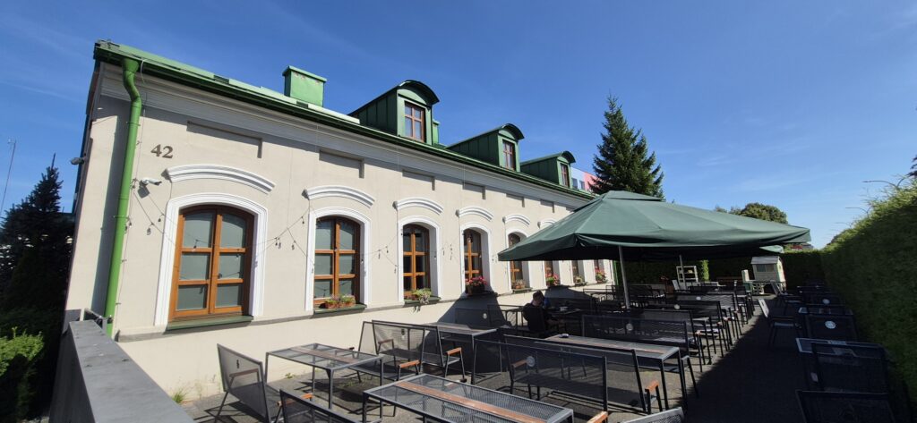 Budynek dawnego żydowskiego domu starców Moszaw Zkenim