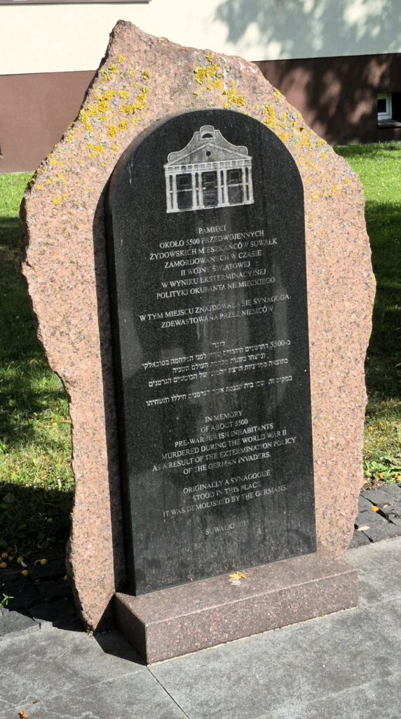 Tablica pamiątkowa w miejscu dawnej Wielkiej Synagogi