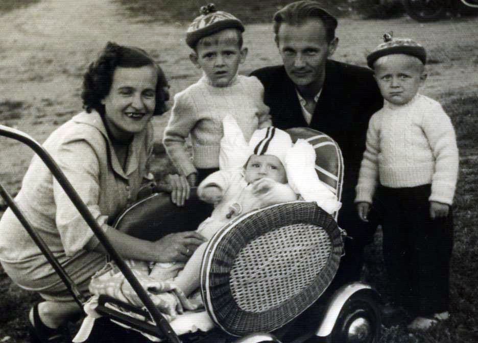 Mamy już trzech synów; Zdzisława, Andrzeja i Teodora. Olecko, 1956 r.