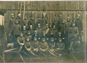 Opis fotografii strażaków z 1928 roku.1.	Ziemba Piotr2.	Sieńko Kazimierz?3.	Murawski Konrad4.	Skorupa Jan5.	 NN6.	Janik Józef7.	Sieńko Józef – wyjechał do Ameryki8.	NN9.	Skorupa Wacław10.	NN11.	Ziemba Bronisław12.	Kosakowski Józef?13.	Dawidowicz Bolesław?14.	Świerzbiński Klemens15.	Haraburda Kazimierz16.	NN17.	NN18.	Panasewicz Bolesław?19.	Haraburda Jozef20.	Olszewski Bolesław?21.	NN22.	Janik ……. – wyjechał do Ameryki23.	Aniszko Kazimierz?24.	NN25.	Skorupa Eugeniusz26.	Talkowski Antoni27.	Noruk Jan28.	Guziejko Stanisław29.	Guziejko AntoniSporządzony przez Józefa Matyskiełę na podstawie oryginalnego zdjęcia. Odnowił Bogusław Kierkla