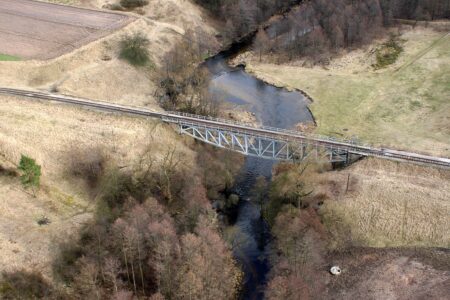 The railway bridge near Małe Raczki today. Photo Hubert Stojanowski. Most kolejowy w pobliżu Małych Raczek współcześnie. Fot. Hubert Stojanowski