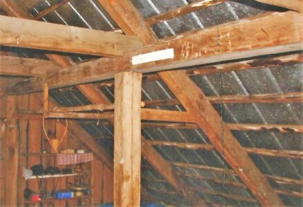 Carpentry knot in the attic of the Sobotko house in Sztabin, dating back to around 1915. Węzeł ciesielski na poddaszu domu Sobotków w Sztabinie, pochodzący mniej więcej z 1915 r.