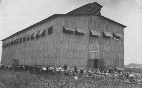 Suszarnia w gospodarstwie w Koniecborze. Okres międzywojenny. Suszarnia w gospodarstwie w Koniecborze. Okres międzywojenny.