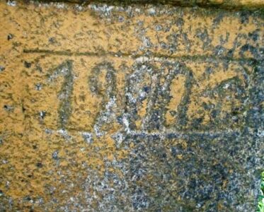 Wólka Karwowska - data 1900 r. na krzyżu od strony Pruski, fot. J.D. 2016 Wólka Karwowska - data 1900 r. na krzyżu od strony Pruski, fot. J.D. 2016