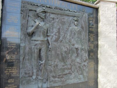 A plaque commemorating the miners Tablica upamiętniająca górników
