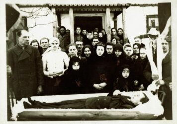 Pogrzeb nieznanego członka rodziny Jaroma Pogrzeb nieznanego członka rodziny Jaroma