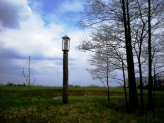 Biernatki - kapliczka św. Jana Chrzciciela. Fot. Józefa Drozdowska, 2005 Biernatki - kapliczka św. Jana Chrzciciela. Fot. Józefa Drozdowska, 2005