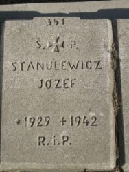Nagrobek Józefa Stanulewicza (1929-1942) na cmentarzu katolickim w Teheranie Nagrobek Józefa Stanulewicza (1929-1942) na cmentarzu katolickim w Teheranie