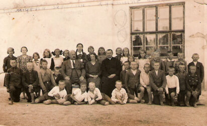 Szkoła podstawowa w Sejnach, ok. 1935 r. Zygmunt w białej koszuli, trzeci z prawej