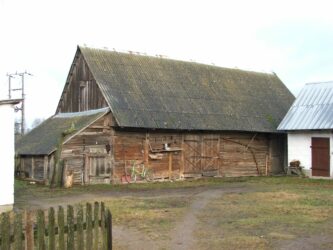 Przy budowie tej stodoły, latem 1945 r. weryfikowali Zygmunta żołnierze z Obławy Augustowskiej
